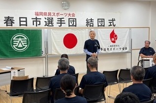選手を激励する市長
